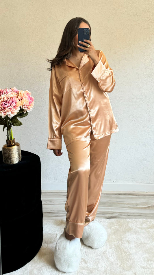 Pyjama en satin pêche
