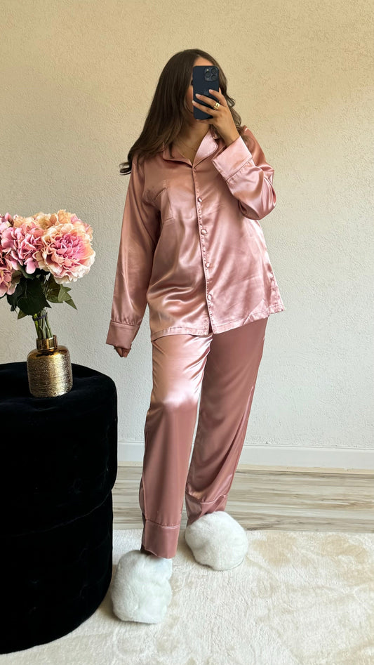 Pyjama en satin rose poudré