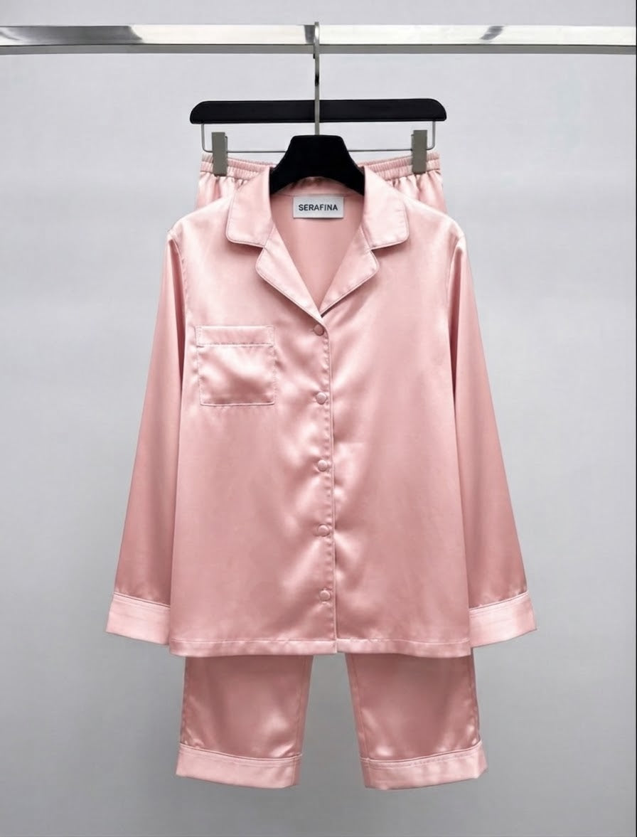 Pyjama en satin rose poudré