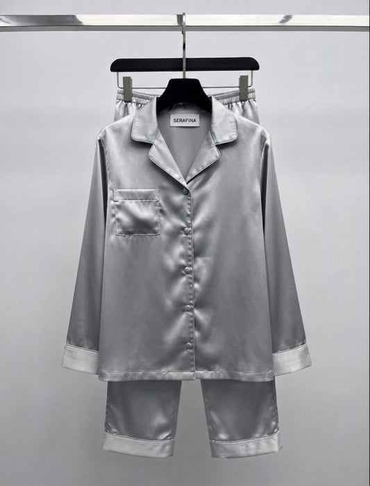 Pyjama en satin éclat de lune